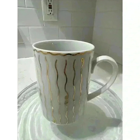 Pottery Barn White with Gold Wavy Lines Nile Mug Made in Japan - Picture 2 of 8